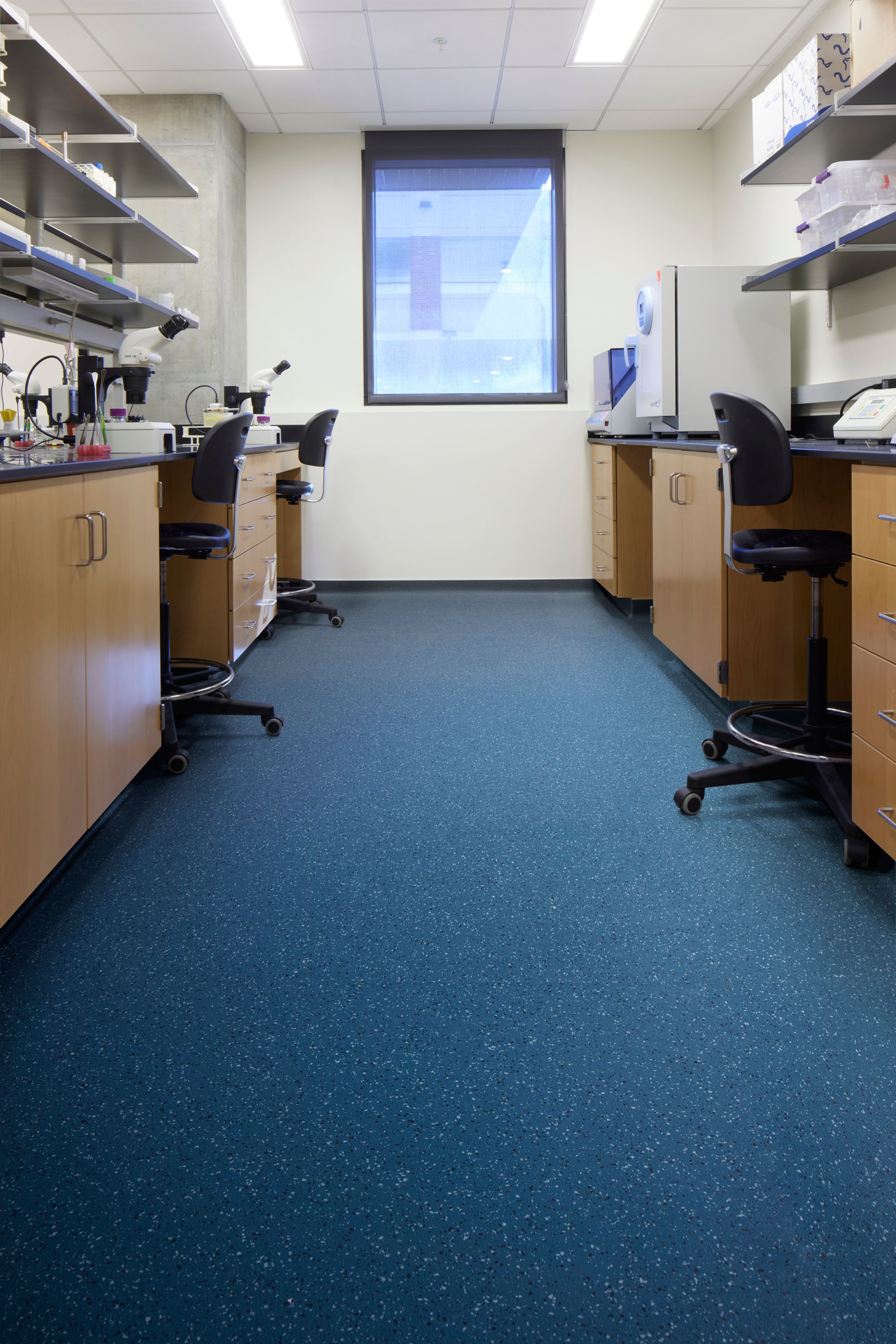 norament 926 grano rubber flooring in lab area image number 5